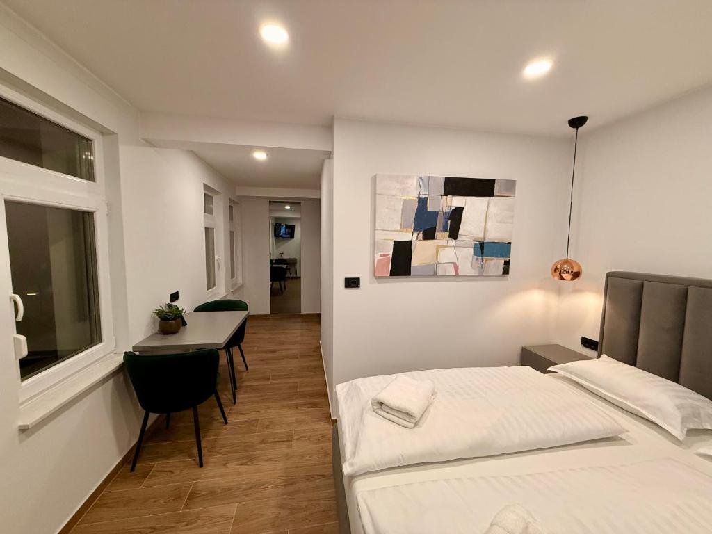 Double Room Queen Bed pogled — Vila Vladorena