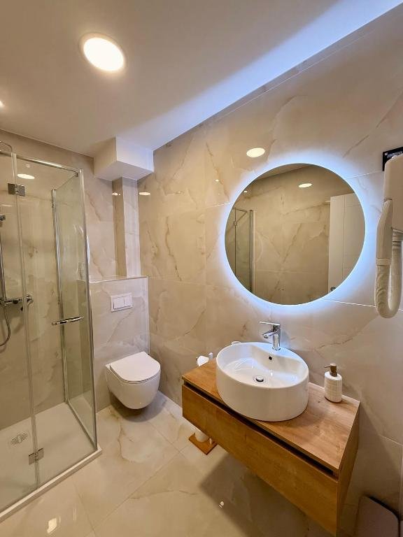 Double Room Queen Bed kupaonica — Vila Vladorena