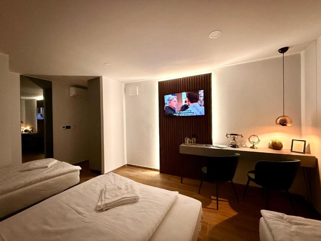 Triple Room Queen + 2 Twin — Vila Vladorena