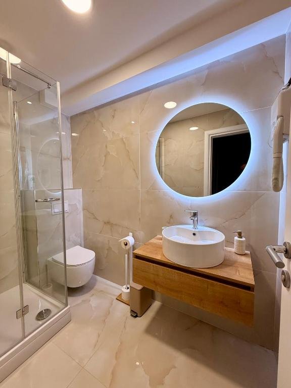 Triple Room Queen + 2 Twin kupaonica — Vila Vladorena